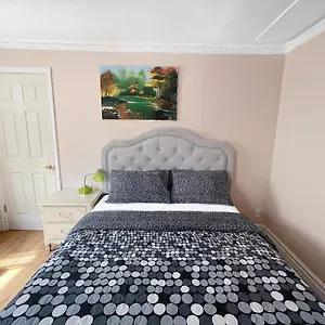 Holiday home Fall Holiday - Close To The Fall, 3 Mins Drive, Niagara Falls