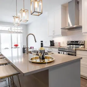 Apartment Luxury 3 Bdr Townhouse /garage, Niagara Falls