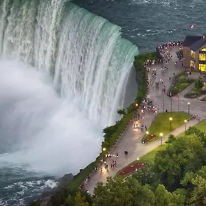 Holiday home Renovated - Walk To Falls & Tourist District, Niagara Falls