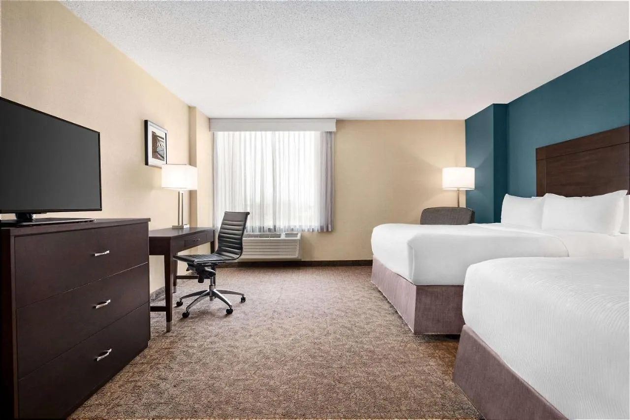 Wyndham Garden Niagara Falls Fallsview Hotel
