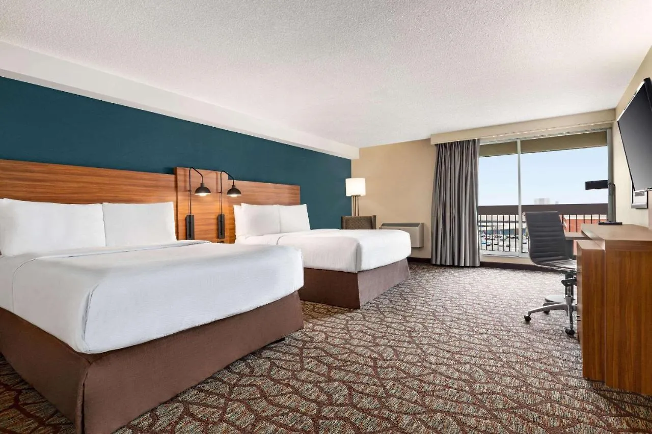 Hotel Wyndham Garden Niagara Falls Fallsview
