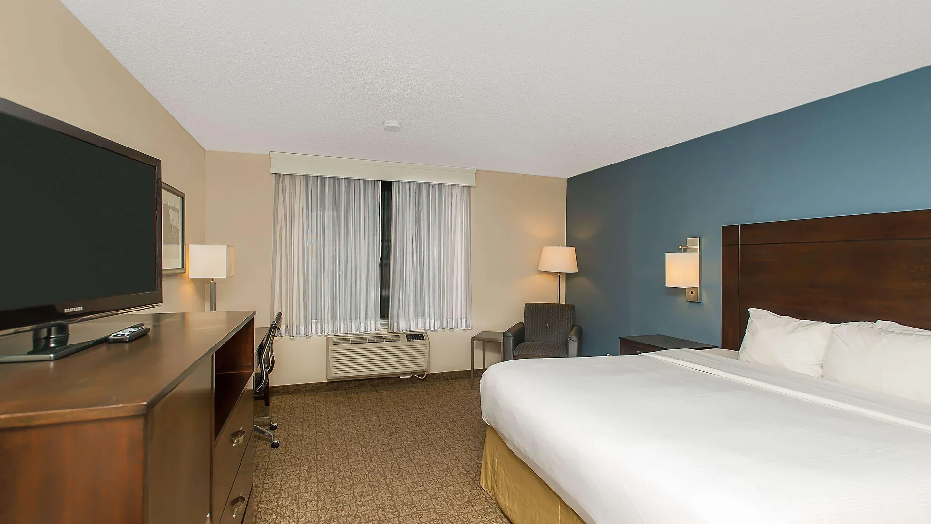 Wyndham Garden Niagara Falls Fallsview Hotel